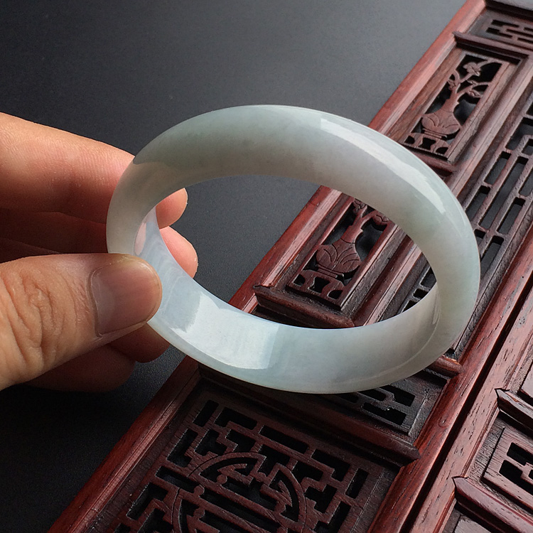 (超值推荐)糯冰种晴水手镯(59.1mm)