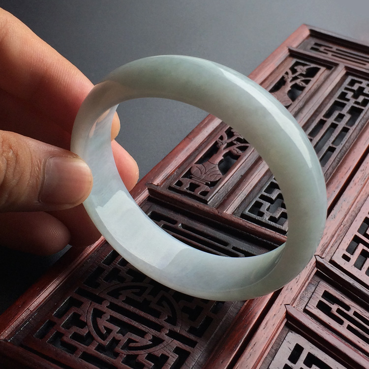 (超值推荐)糯冰种晴水手镯(59.1mm)