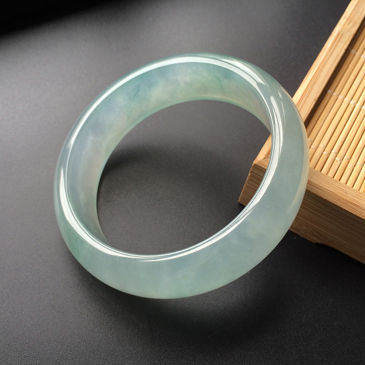 (超值推荐)冰种淡晴水略飘花手镯(58.3mm)