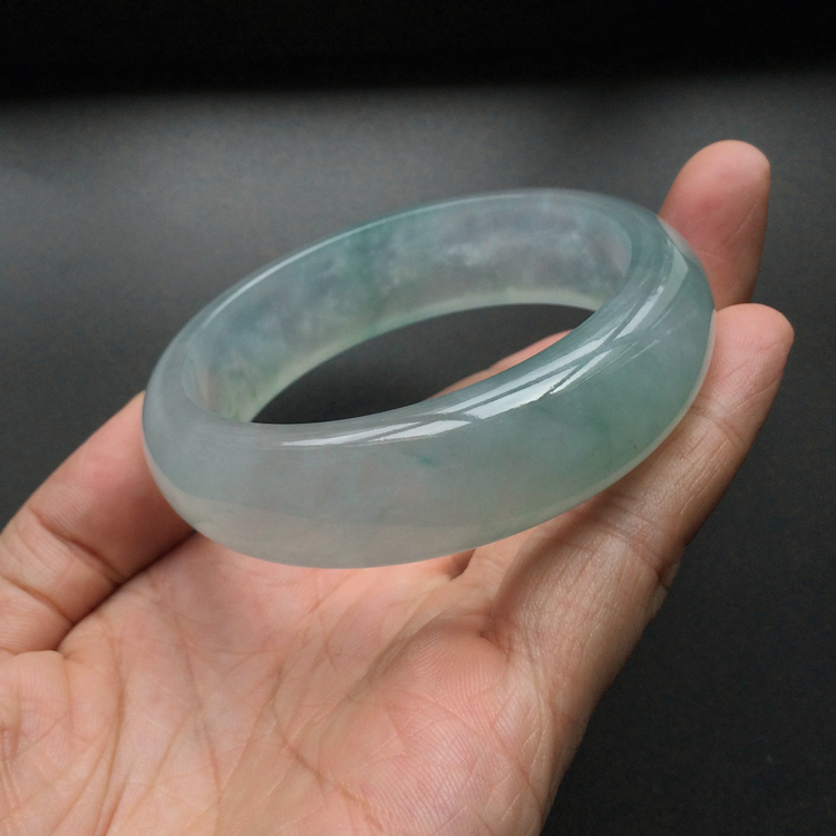 (超值推荐)冰种淡晴水略飘花手镯(58.3mm)