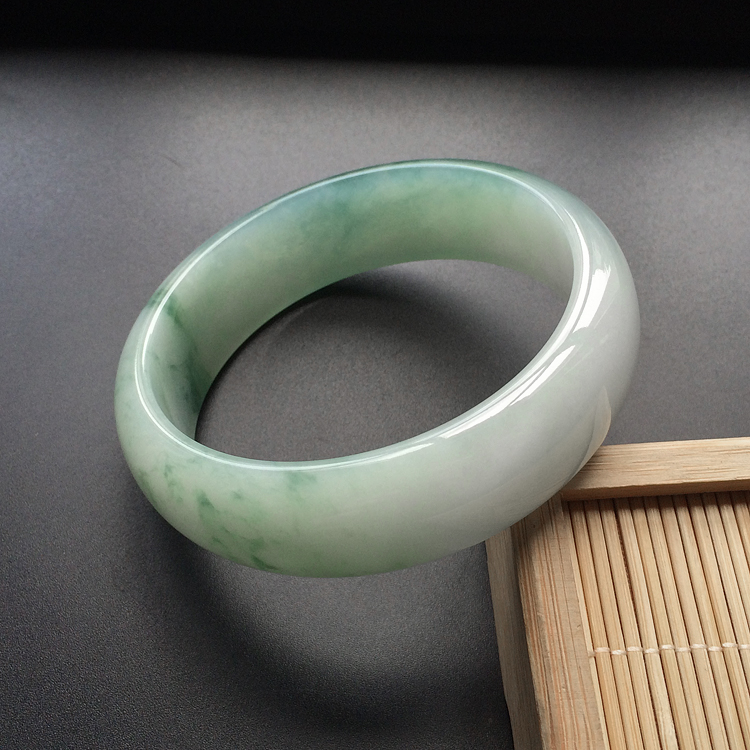 (超值推荐)糯冰种飘花手镯(60.7mm)