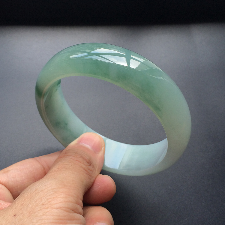 (超值推荐)糯冰种飘花手镯(60.7mm)