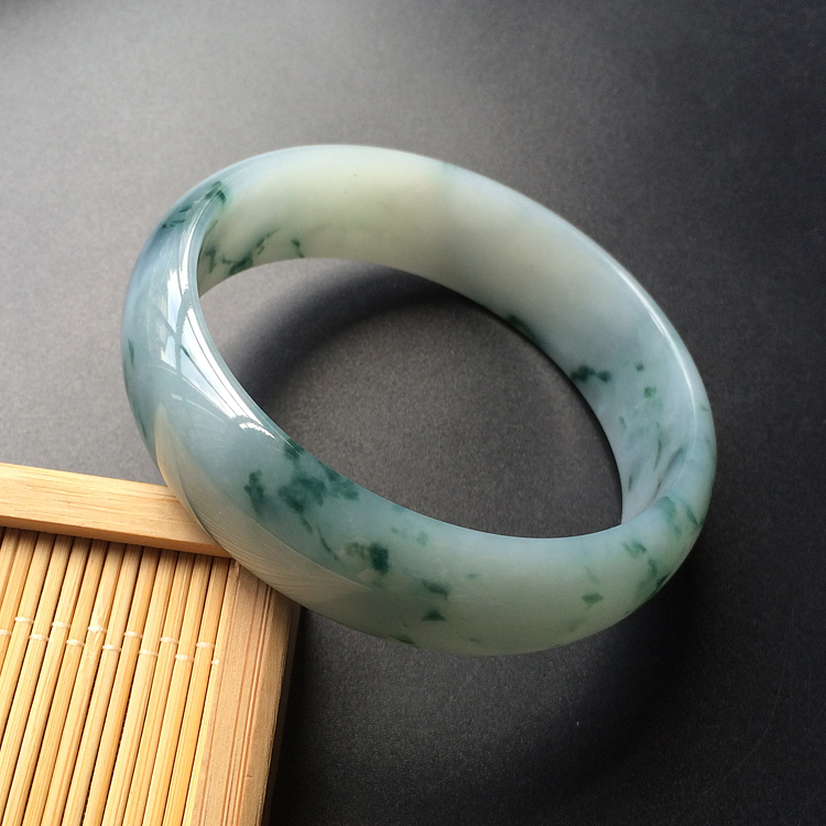 (超值推荐)糯冰种飘花手镯(62mm)