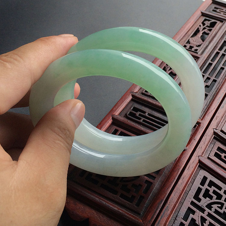 (超值推荐)糯冰种晴水圆条手镯(58.5mm-58.3mm一对)