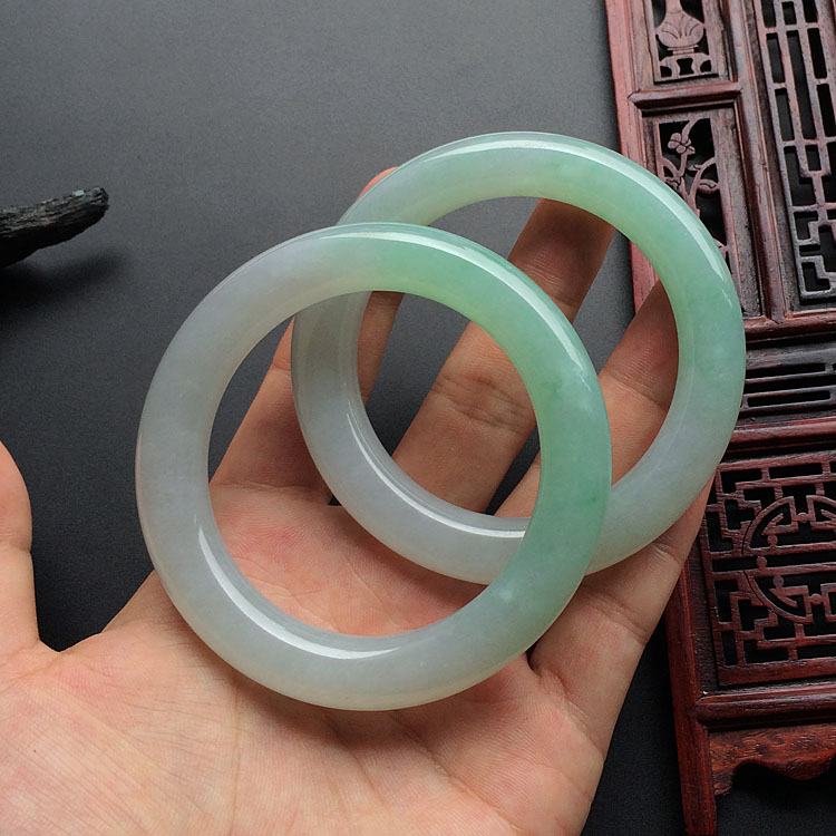 (超值推荐)糯冰种晴水圆条手镯(58.5mm-58.3mm一对)
