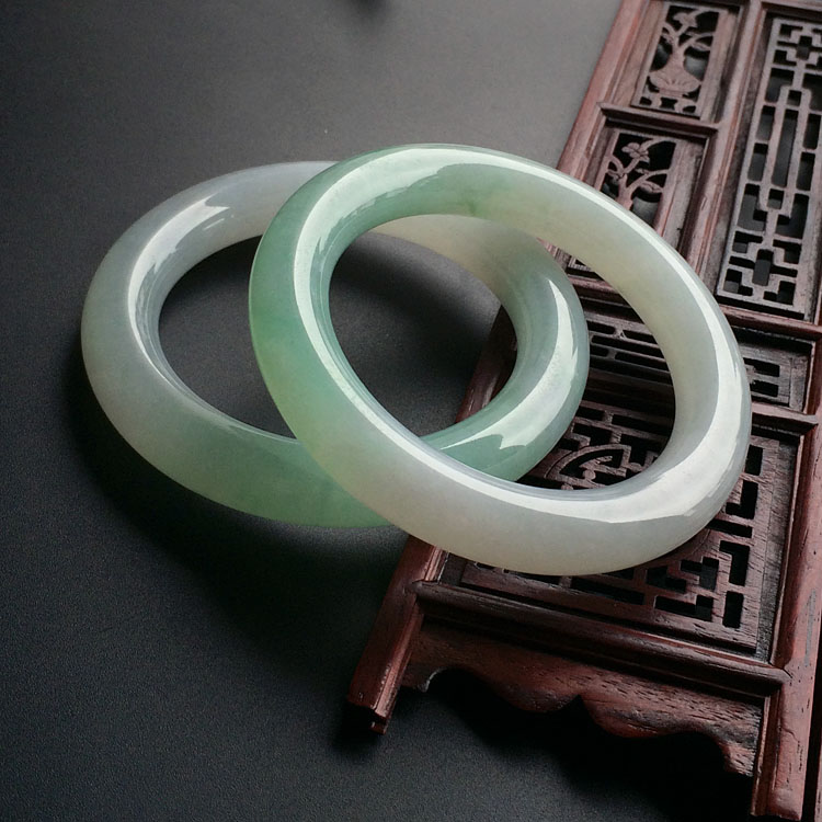 (超值推荐)糯冰种晴水圆条手镯(58.5mm-58.3mm一对)