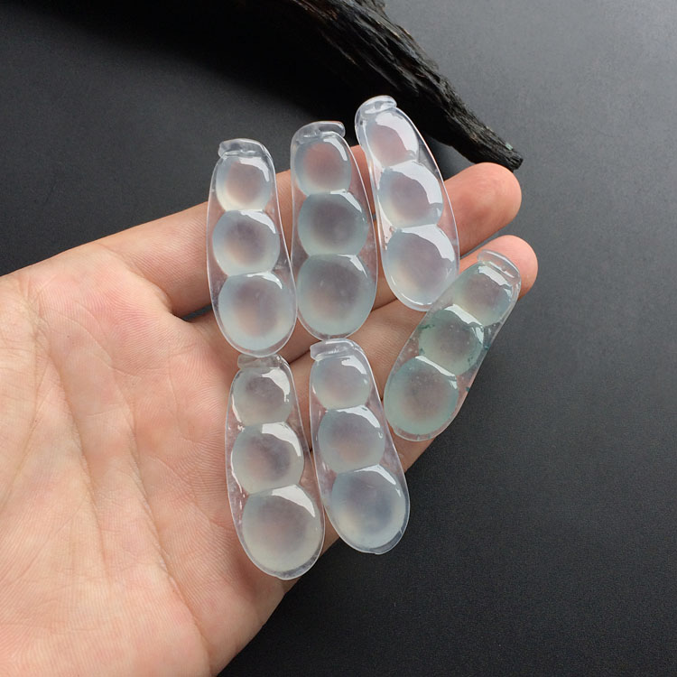 (超值推荐)冰种淡晴水飘花四季豆挂件(六件一起走)