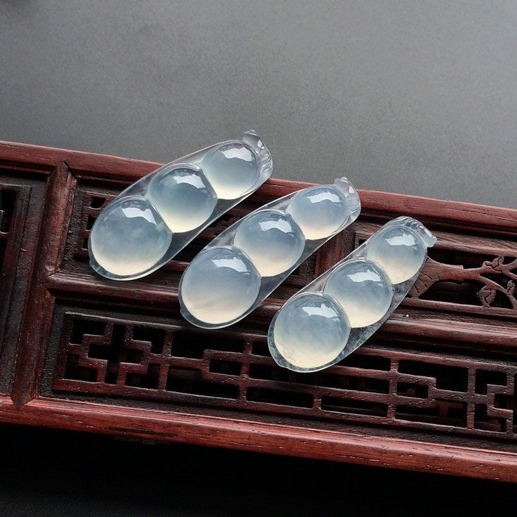 (超值推荐)冰种淡晴水飘花四季豆挂件(六件一起走)