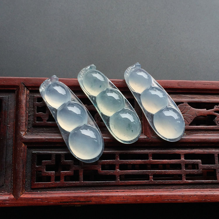 (超值推荐)冰种淡晴水飘花四季豆挂件(六件一起走)