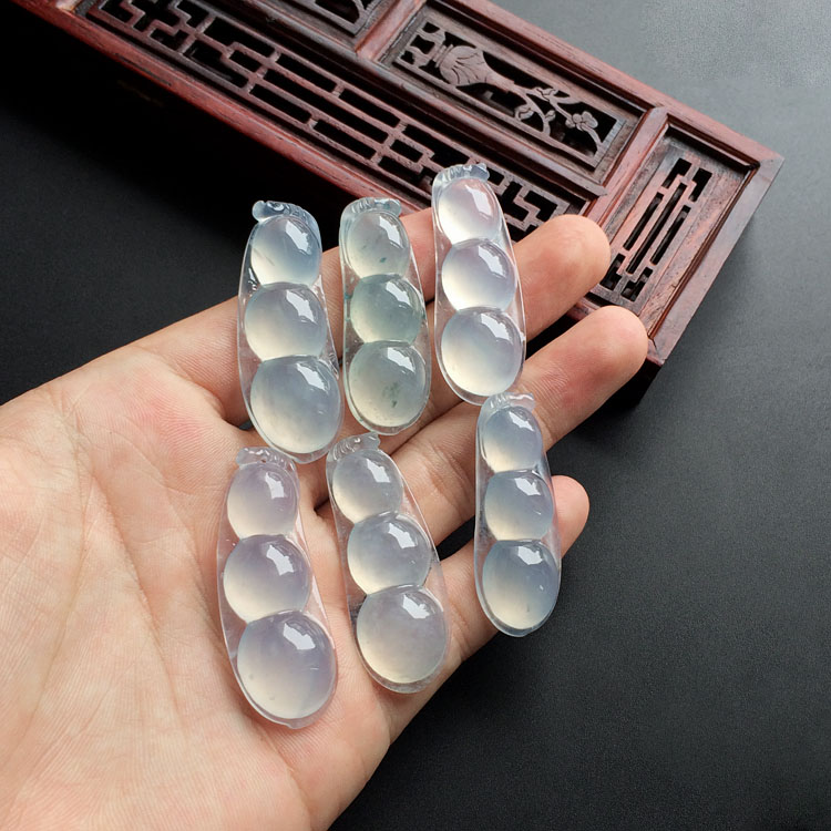 (超值推荐)冰种淡晴水飘花四季豆挂件(六件一起走)