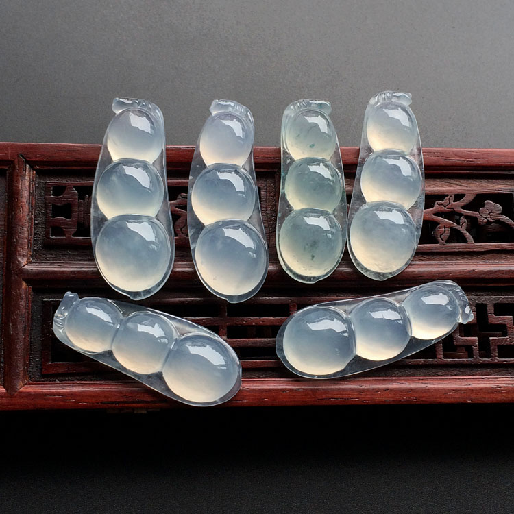(超值推荐)冰种淡晴水飘花四季豆挂件(六件一起走)