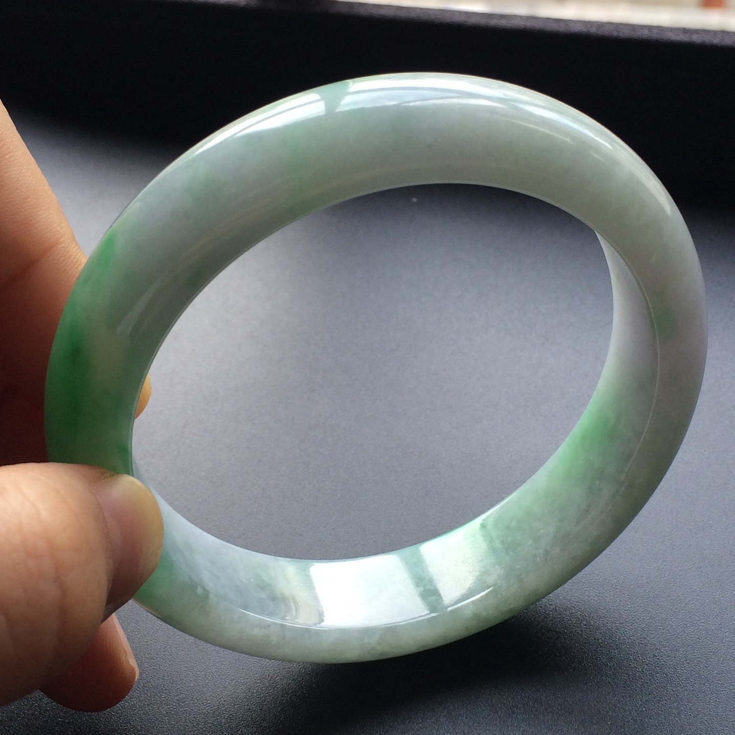 (超值推荐)糯冰种飘翠手镯(60.2mm)