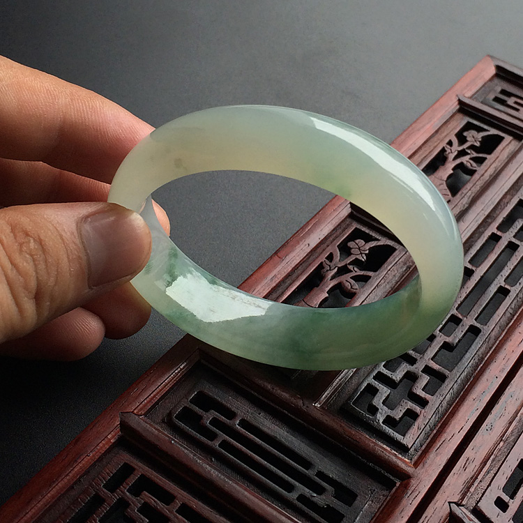 糯冰种飘花手镯(54mm)