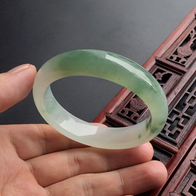 糯冰种飘花手镯(54mm)