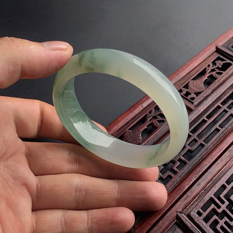 糯冰种飘花手镯(54mm)
