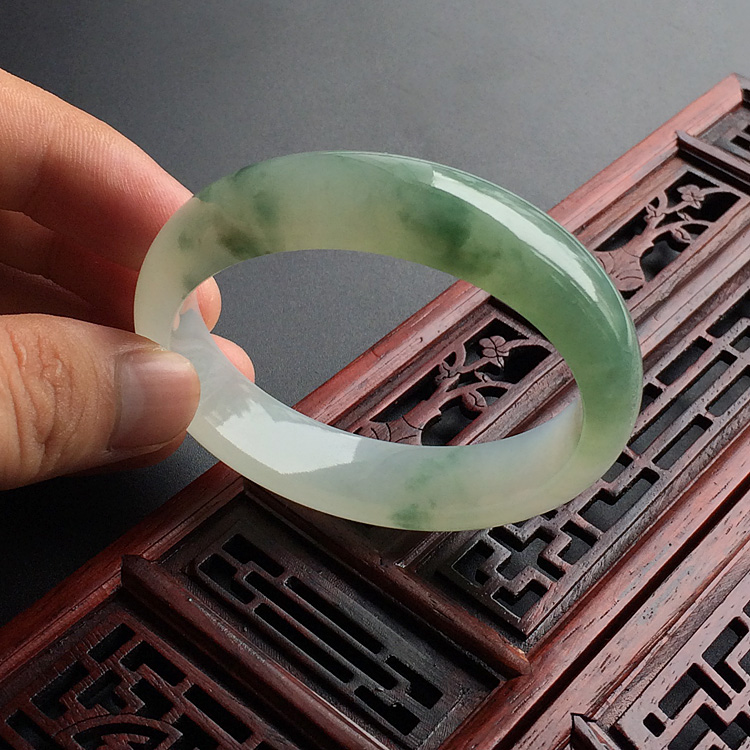 糯冰种飘花手镯(54mm)
