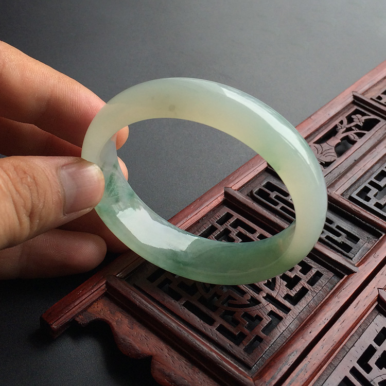 糯冰种飘花手镯(54mm)