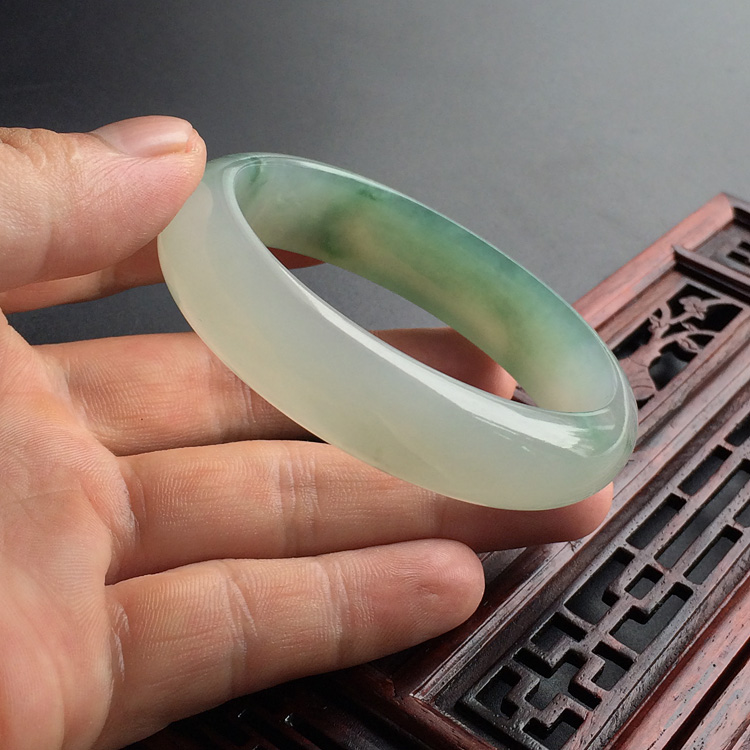 糯冰种飘花手镯(54mm)