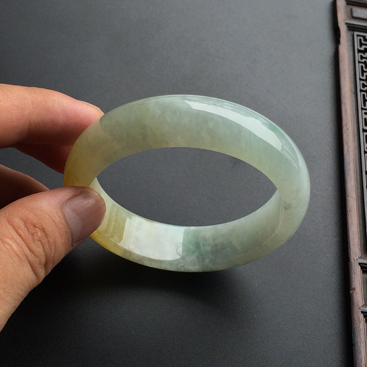 糯冰种黄翡手镯(55.1mm)