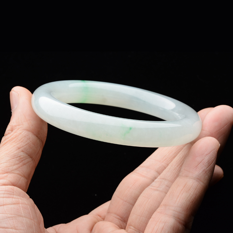 (超值推荐)糯冰种略飘翠圆条手镯(54.6mm)