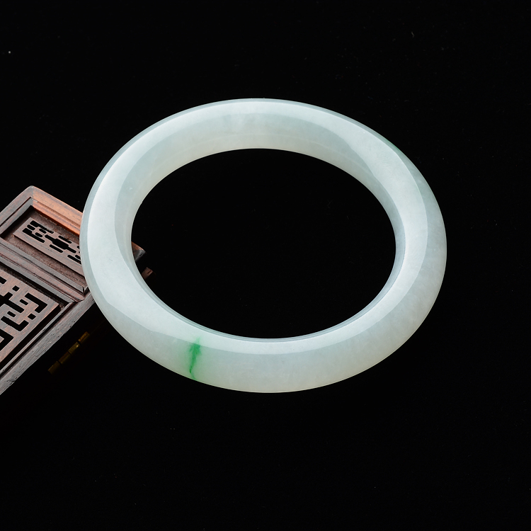 (超值推荐)糯冰种略飘翠圆条手镯(54.6mm)