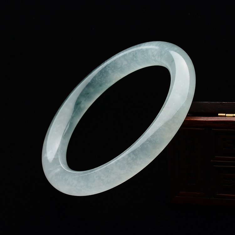 (超值推荐)冰种略飘花圆条手镯(56.5mm)