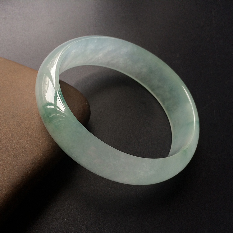 (超值推荐)冰种略飘花贵妃手镯(51.6mm-57.5mm)