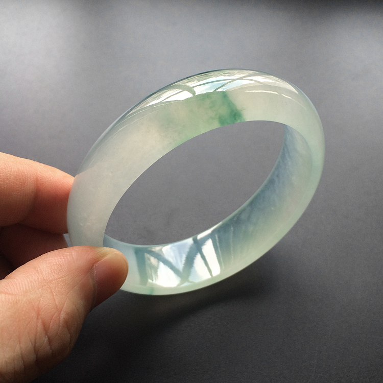 (超值推荐)冰种略飘花贵妃手镯(51.6mm-57.5mm)