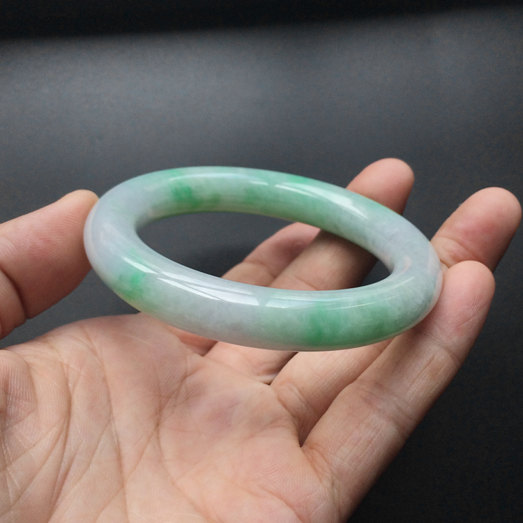(超值推荐)糯冰种飘翠圆条手镯(55.3mm)