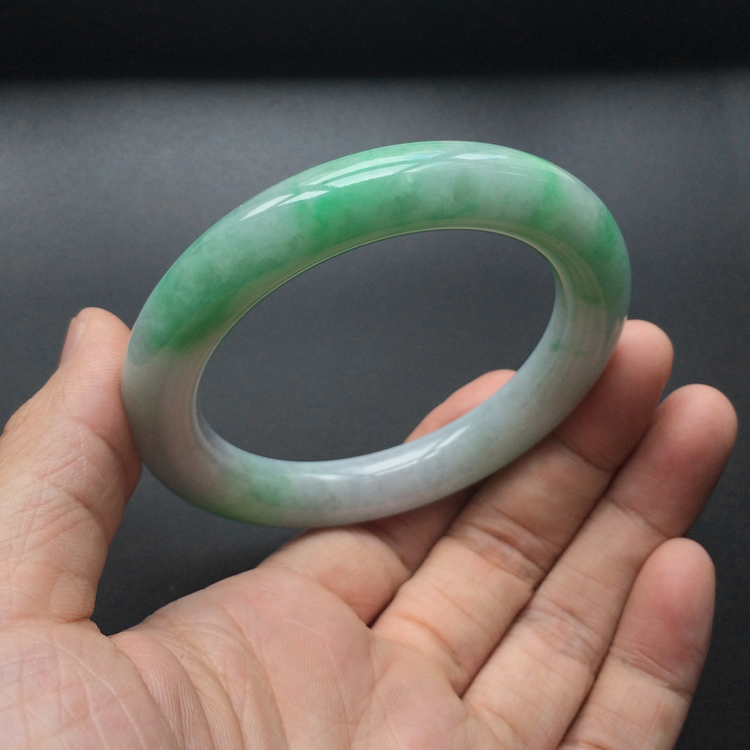 (超值推荐)糯冰种飘翠圆条手镯(55.3mm)