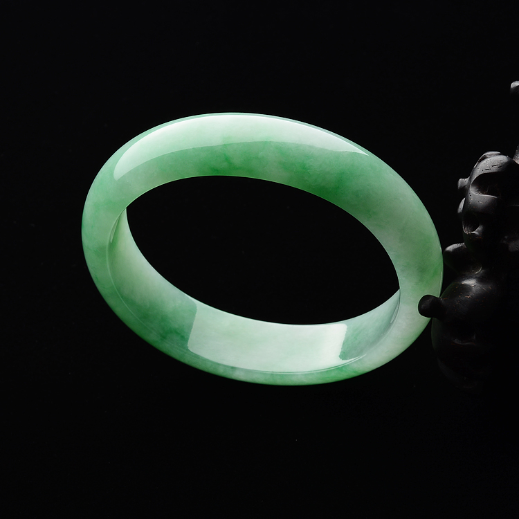 (超值推荐)糯冰种翠色贵妃镯(57.8mm-50.8mm)