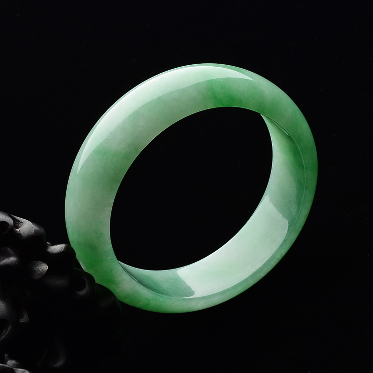 (超值推荐)糯冰种翠色贵妃镯(57.8mm-50.8mm)