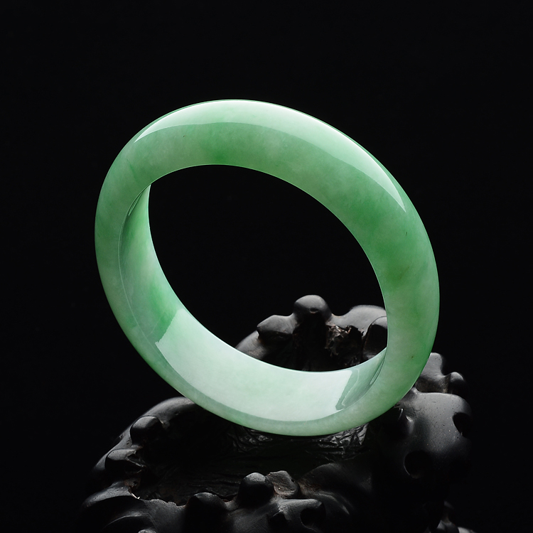 (超值推荐)糯冰种翠色贵妃镯(57.8mm-50.8mm)