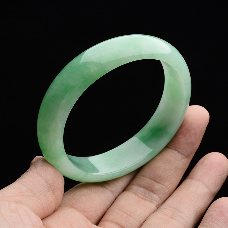 (超值推荐)糯冰种翠色贵妃镯(57.8mm-50.8mm)