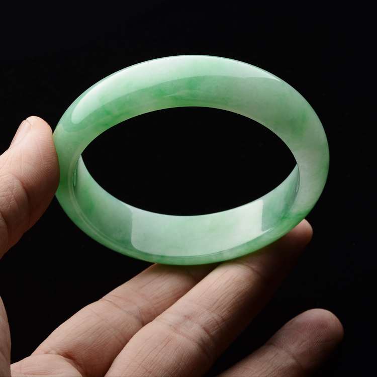 (超值推荐)糯冰种翠色贵妃镯(57.8mm-50.8mm)