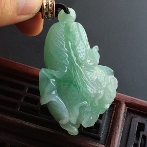 糯冰种晴水白菜挂件