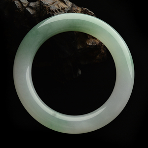 (超值推荐)糯冰种晴水圆条手镯(58mm)