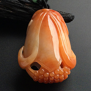 糯冰种红黄翡玉兰花挂件