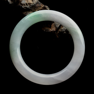 糯冰种淡春带彩圆条手镯(55mm)
