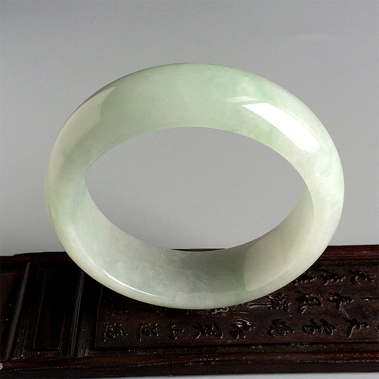 糯冰种淡晴水手镯（59mm）