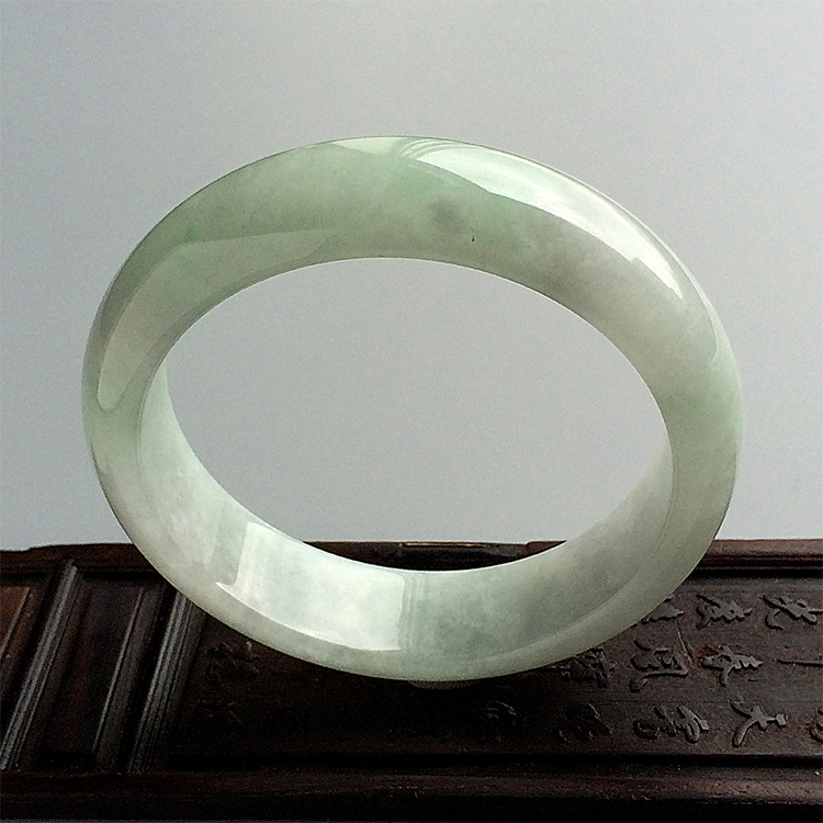 糯冰种淡晴水手镯（59.1mm）