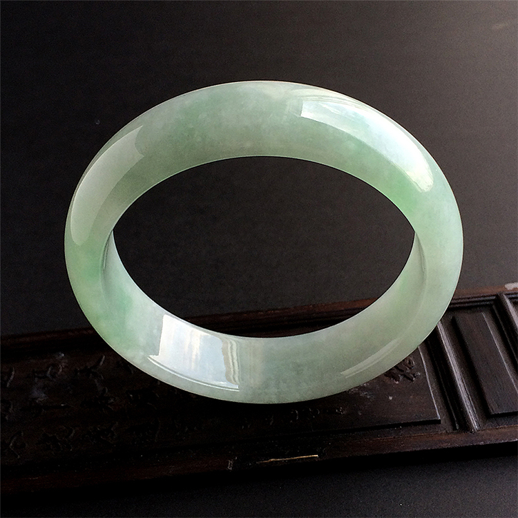 糯冰种淡晴水手镯（56.3mm）