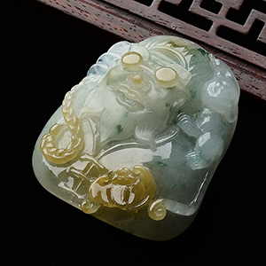 (超值推荐)糯冰种黄翡飘花神机妙算挂件