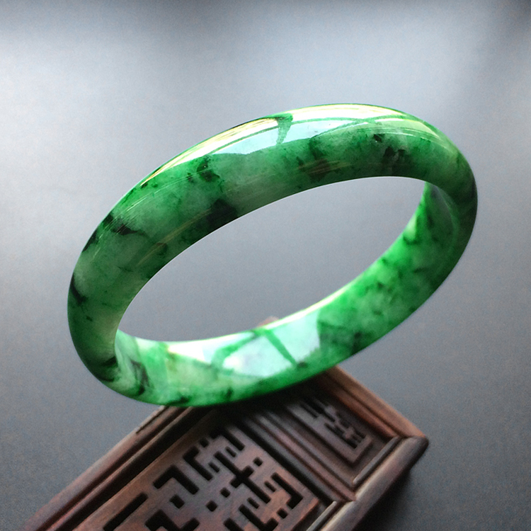 (超值推荐)糯冰种浓绿贵妃镯(45.2mm-51.1mm)