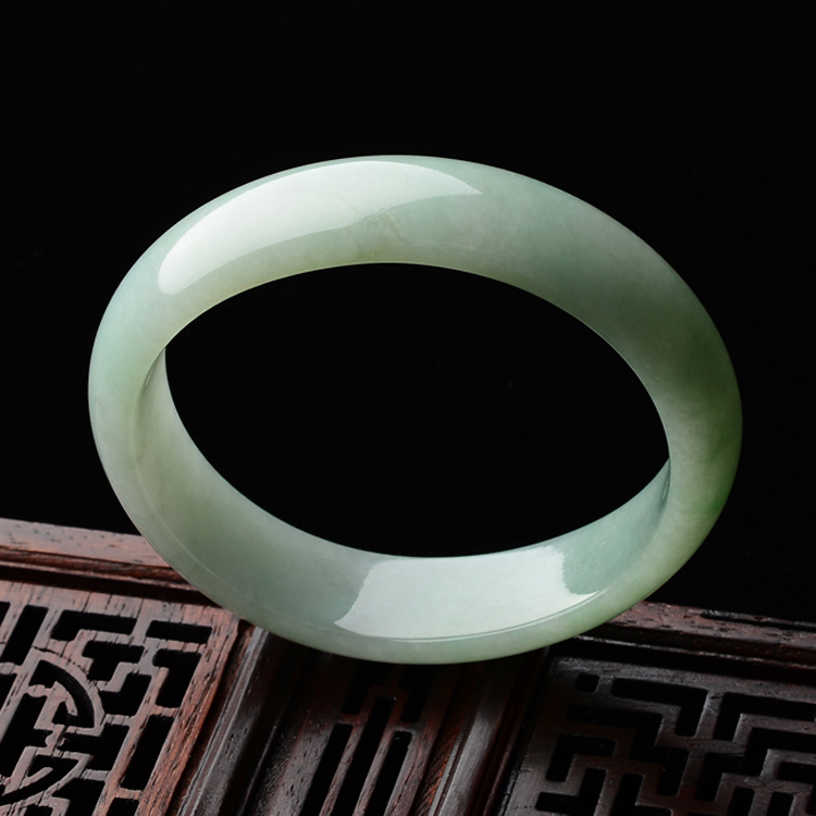 (超值推荐)糯冰种豆色贵妃镯(53.2mm-46.9mm)