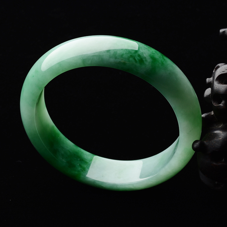 (超值推荐)糯冰种翠色手镯(53.5mm)