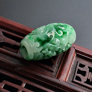 (超值推荐)糯冰种飘翠龙柱挂件