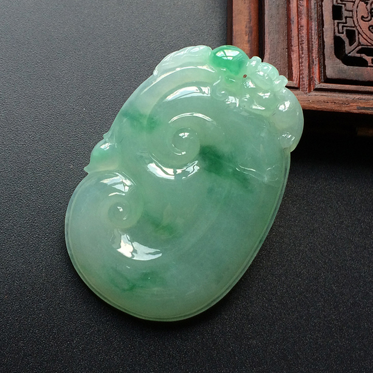 (超值推荐)糯冰种淡晴水略飘翠如意挂件