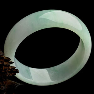 糯冰种略飘翠手镯（55.8mm）