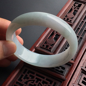 (超值推荐)糯冰种晴水手镯(59.1mm)